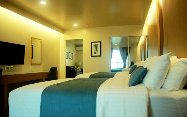 West Plaza Hotel at Lebuu Street