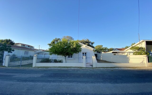 House With 2 Bedrooms in Soulac-sur-mer, With Enclosed Garden
