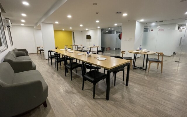 Saltstayz Express - Medicity (Near Medanta Hospital)