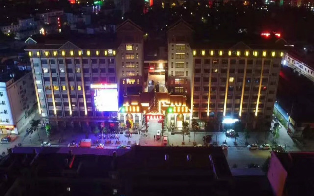 Yingjiang River Bian Chui Hotel