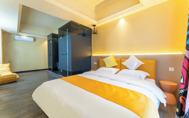 Wind Sleeping Color Hotel