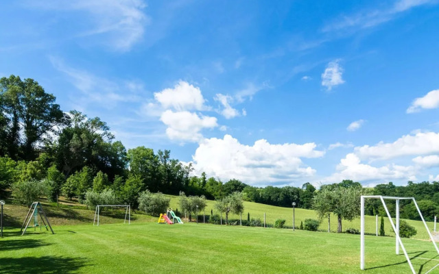Farmhouse in Perugia with Hot Tub, Swimming Pool, Garden, BBQ