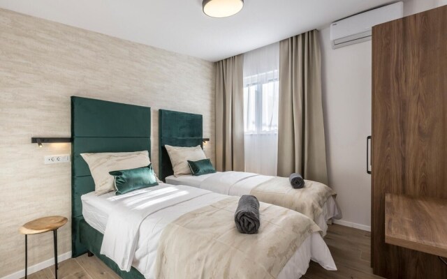 Amazing Home in Supetar With Jacuzzi, Wifi and 2 Bedrooms