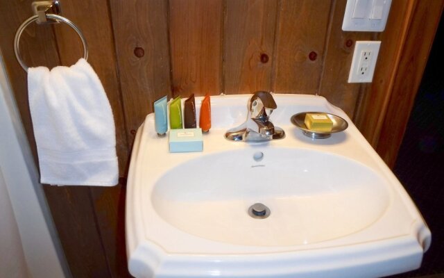 Canyon Cabins Lodging