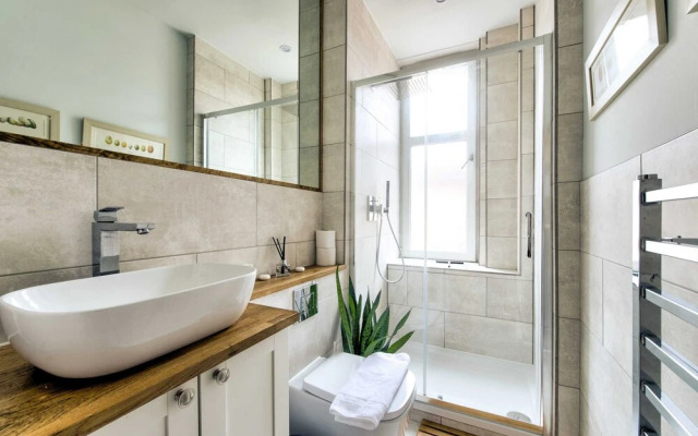 Guestready - Modern Classic Edinburgh Home With Free Parking