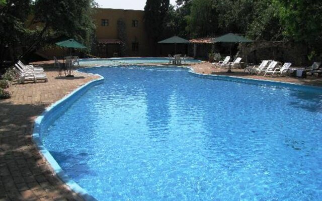 Hotel Rancho El 7