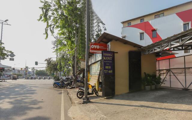 Super OYO 866 Idola Residence