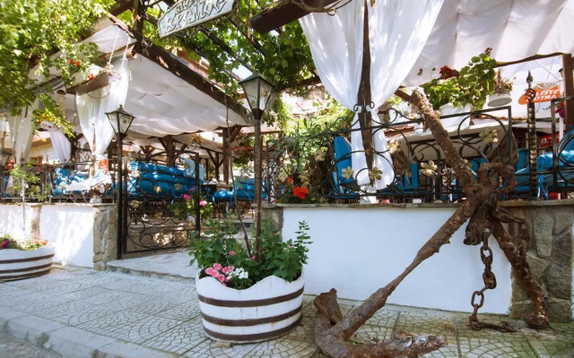 Vromos Guest House