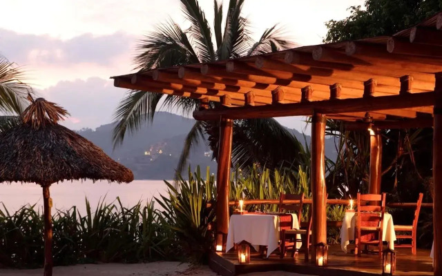 Thompson Zihuatanejo, a Beach Resort, part of Hyatt