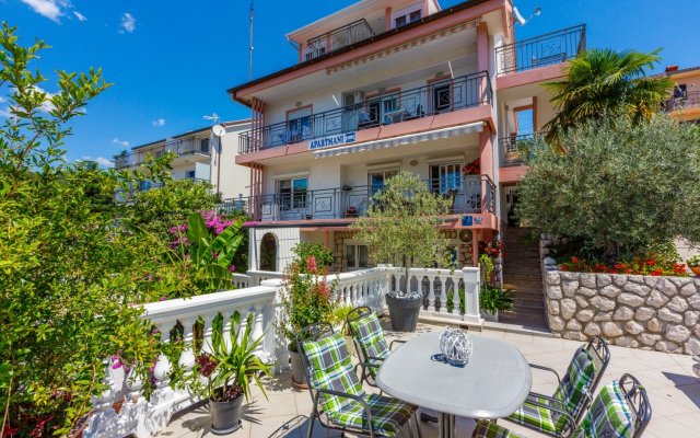 Apartment Colorful - modern Apartments: A7 rozi Crikvenica, Riviera Crikvenica