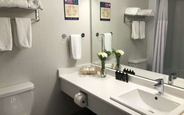 Coast Abbotsford Hotel & Suites