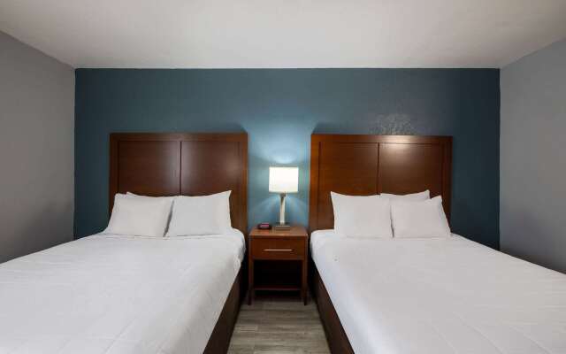 Travelodge by Wyndham Brooklyn Center