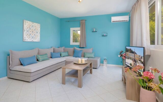 Modern Villa in Volimes with Pool And Parking