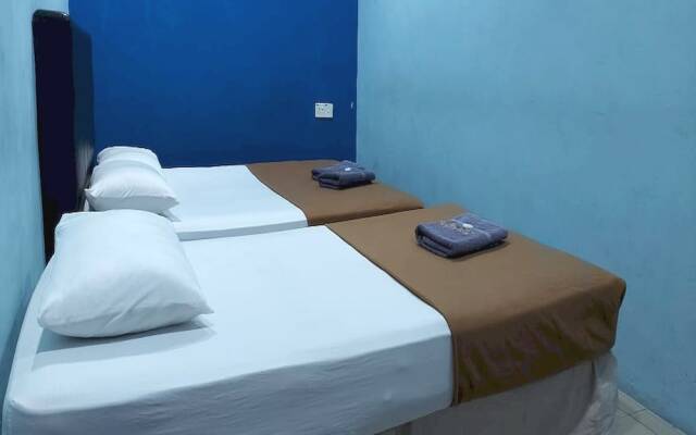 OYO 90937 Tanjak Hotel