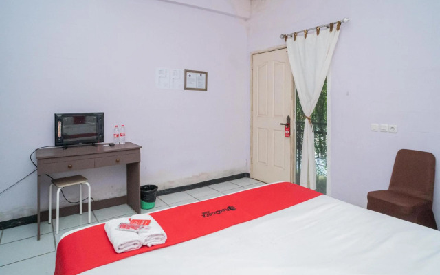 OYO 2493 Lotus Hotel Syariah