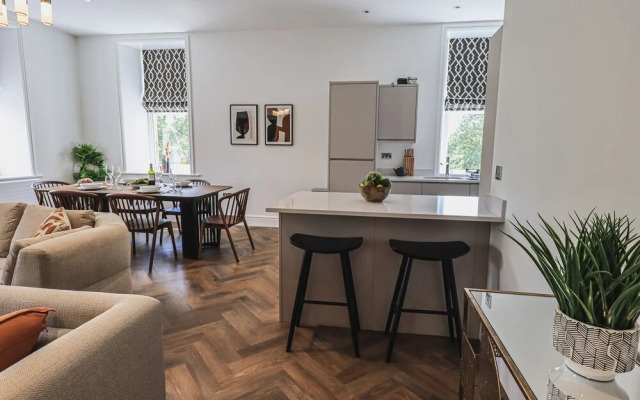 The Lucy Suite Stone Cross Mansion