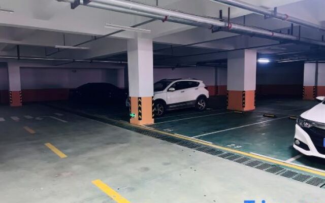 Yueya Fengjing Hotel (Shangrao Wuyuan Cultural Square Landscape Bridge)