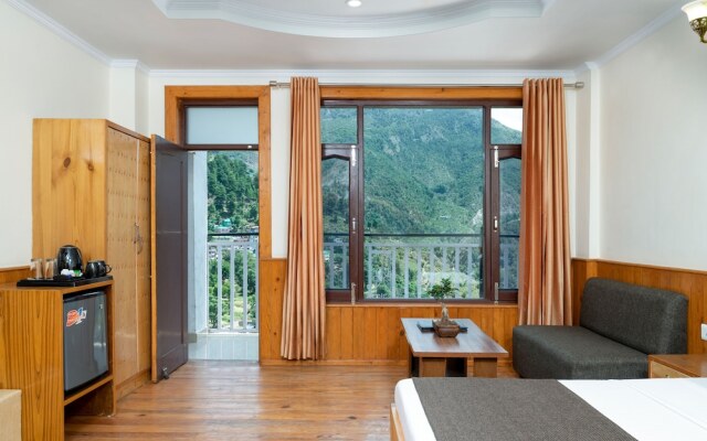 The Posh Hotel near Mall Road with Hassle Free Covered Parking