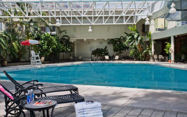 Crowne Plaza Louisville Airport Expo Ctr by IHG