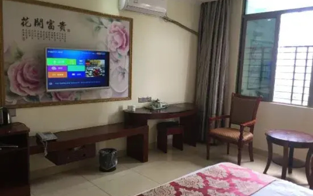 Lingao Huarui Business Hotel