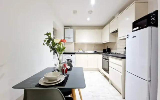 Modern Apartment in Uxbridge