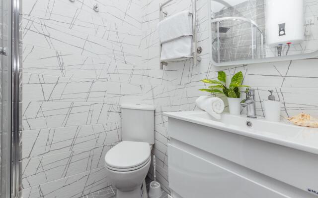 Orange Apart Alpine Quarter