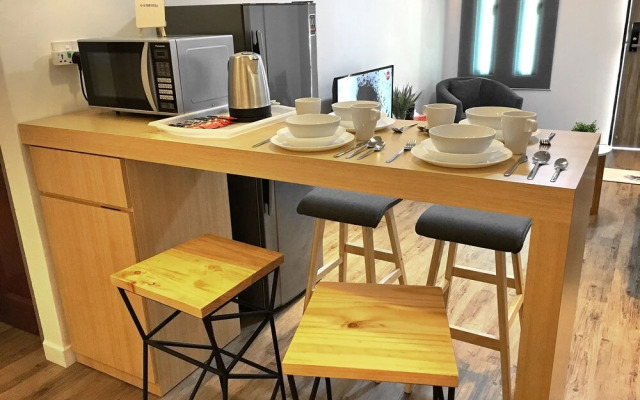 iBook4 Deluxe 2 Bedroom Gurney Suite by iBook Homestay