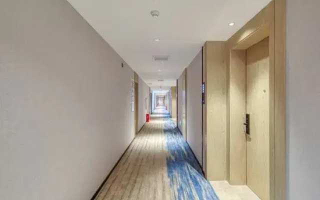 Kyriad Marvelous Hotel (Fangchenggang Administration Center, High Speed Railway Station)