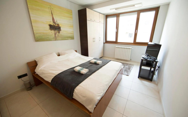 Ahoy Luxury Apartment