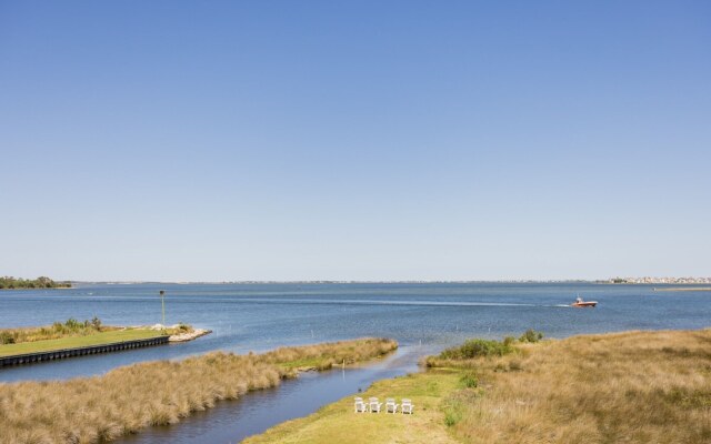 The Burrus House Inn Waterfront Suites