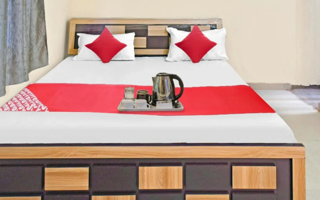 OYO 87180 Hotel Royal Galaxy