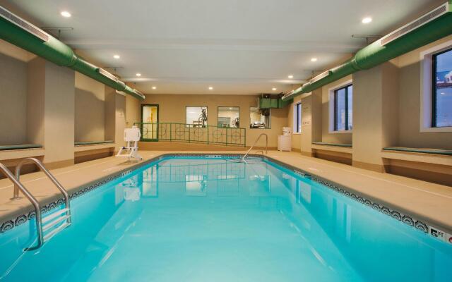 Kalamazoo Hotel and Suites