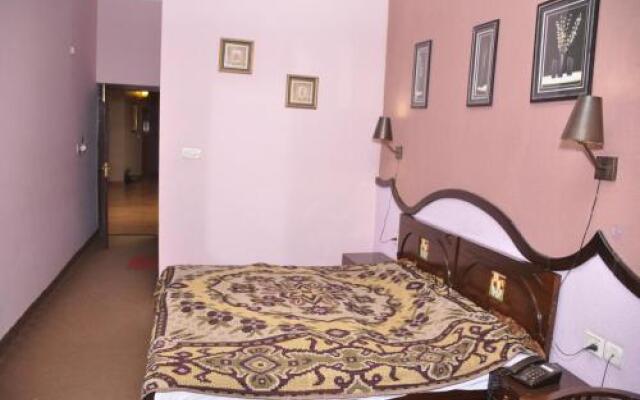 Hotel Pratiksha