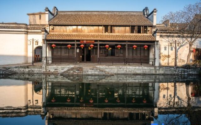 Tingjian Guli Private Tang Design Homestay (Nanxun Ancient Town Baijianlou Scenic Area Branch)