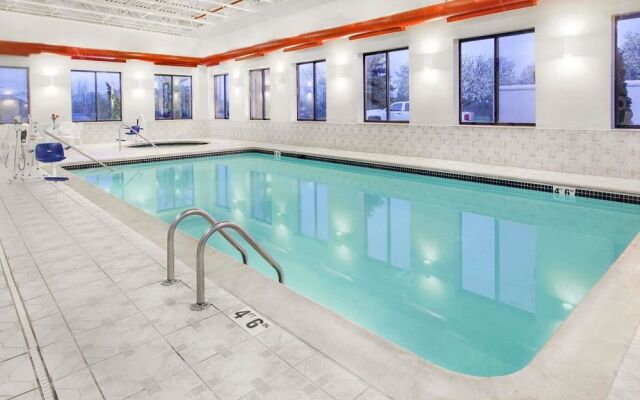 Baymont Inn & Suites Flint