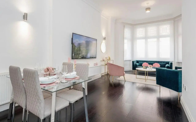 The Harrods Residence with AC