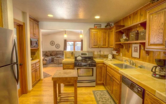 Breezy Pines Cabin 4 Bedroom Home by RedAwning