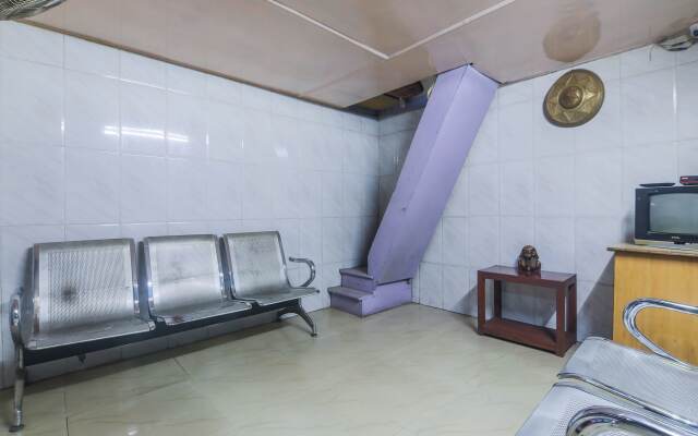 OYO 23373 Hotel Midline