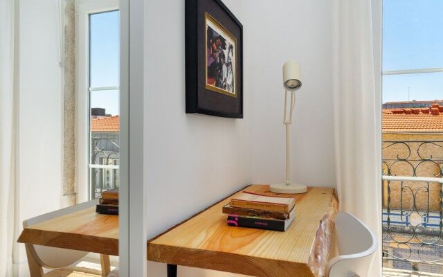 Modern Lisbon Apartments by SoulPlaces