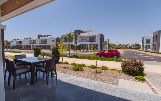 Emerald seaside residence at Four Seasons