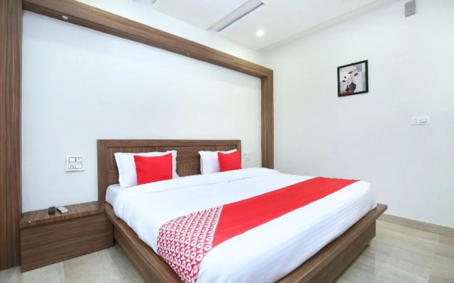 Hotel S7 by OYO Rooms