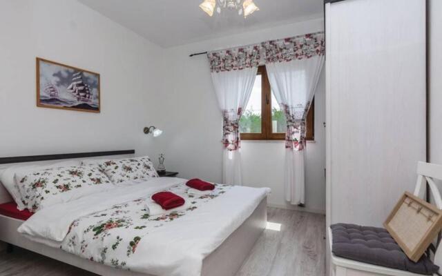 Lux stone house with pool, jacuzzi, sauna near beach