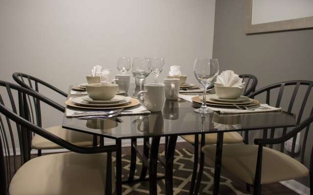 Luxury 2 Bed Condo Near Downtown