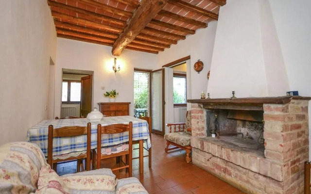 Cozy Farmhouse in Castiglione del Lago With Swimming Pool