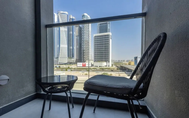 Waves - Elegant Studio Retreat in Dubai’s Business Bay