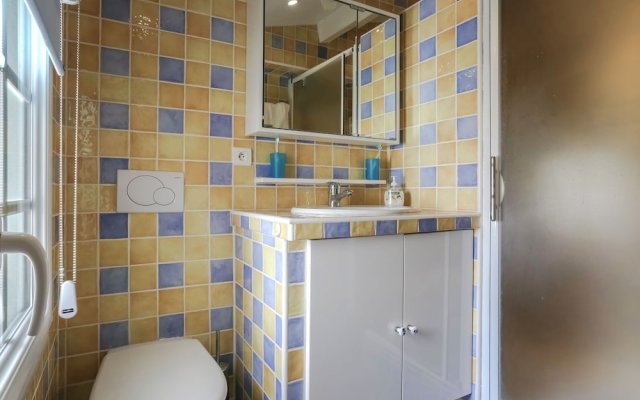 Classy Holiday Home With Swimming Pool, Bbq, Terrace, Garden