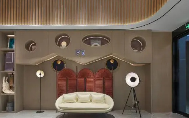 18 Degrees Residence Future Hotel