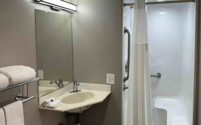 Motel 6 Bradenton, FL