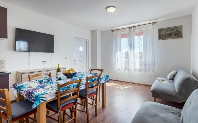 Stunning Apartment in Peroj With Wifi and 4 Bedrooms