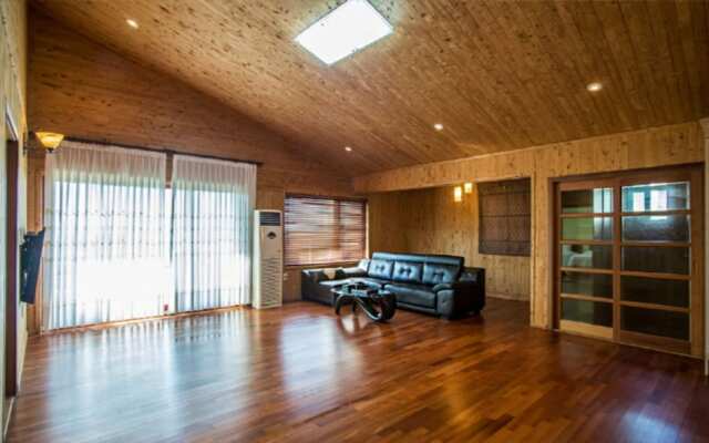 Witch's  broomstick Pension